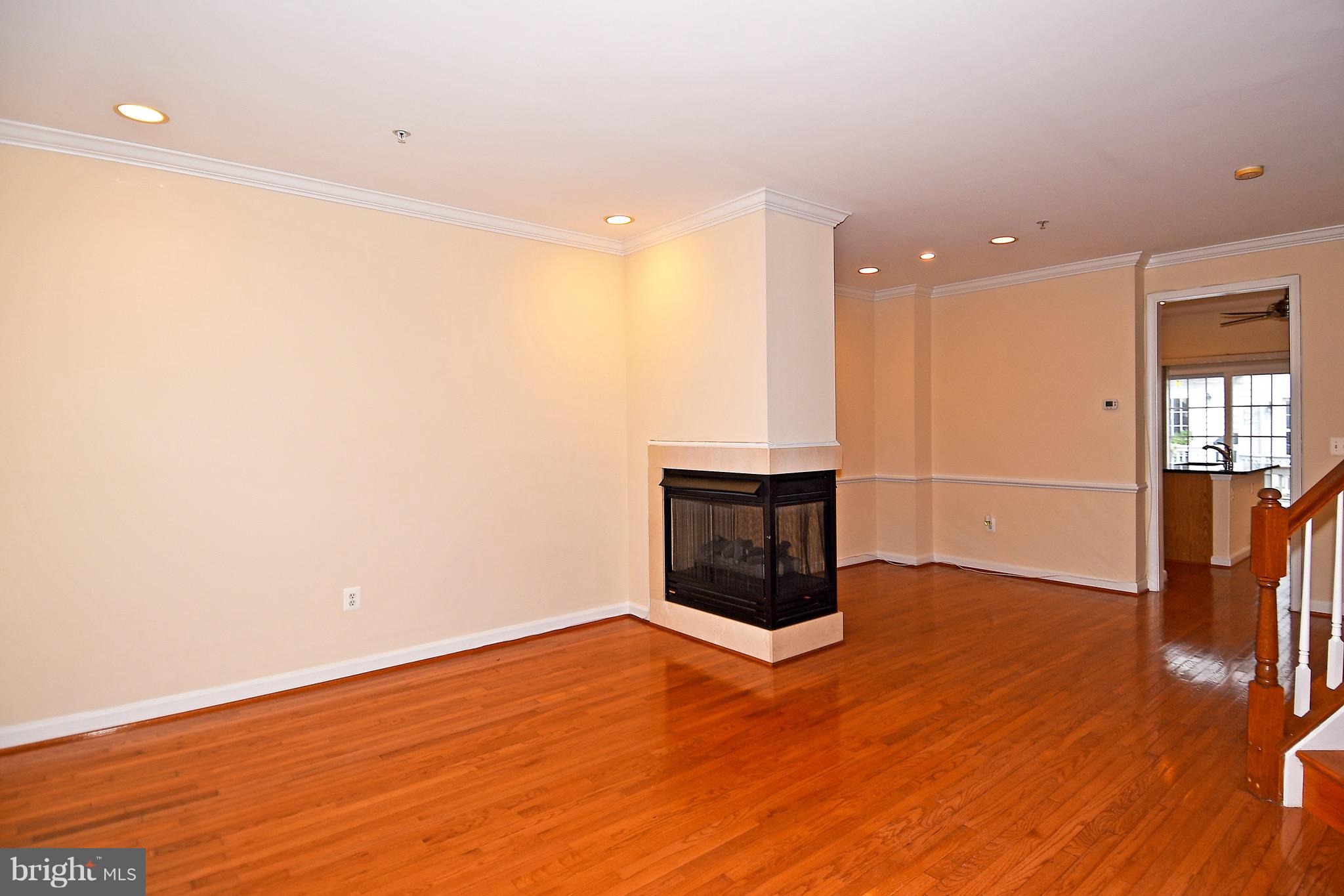 809 G Street Southwest Washington, DC 20024 - Photo 21 of 57 Living/Dining