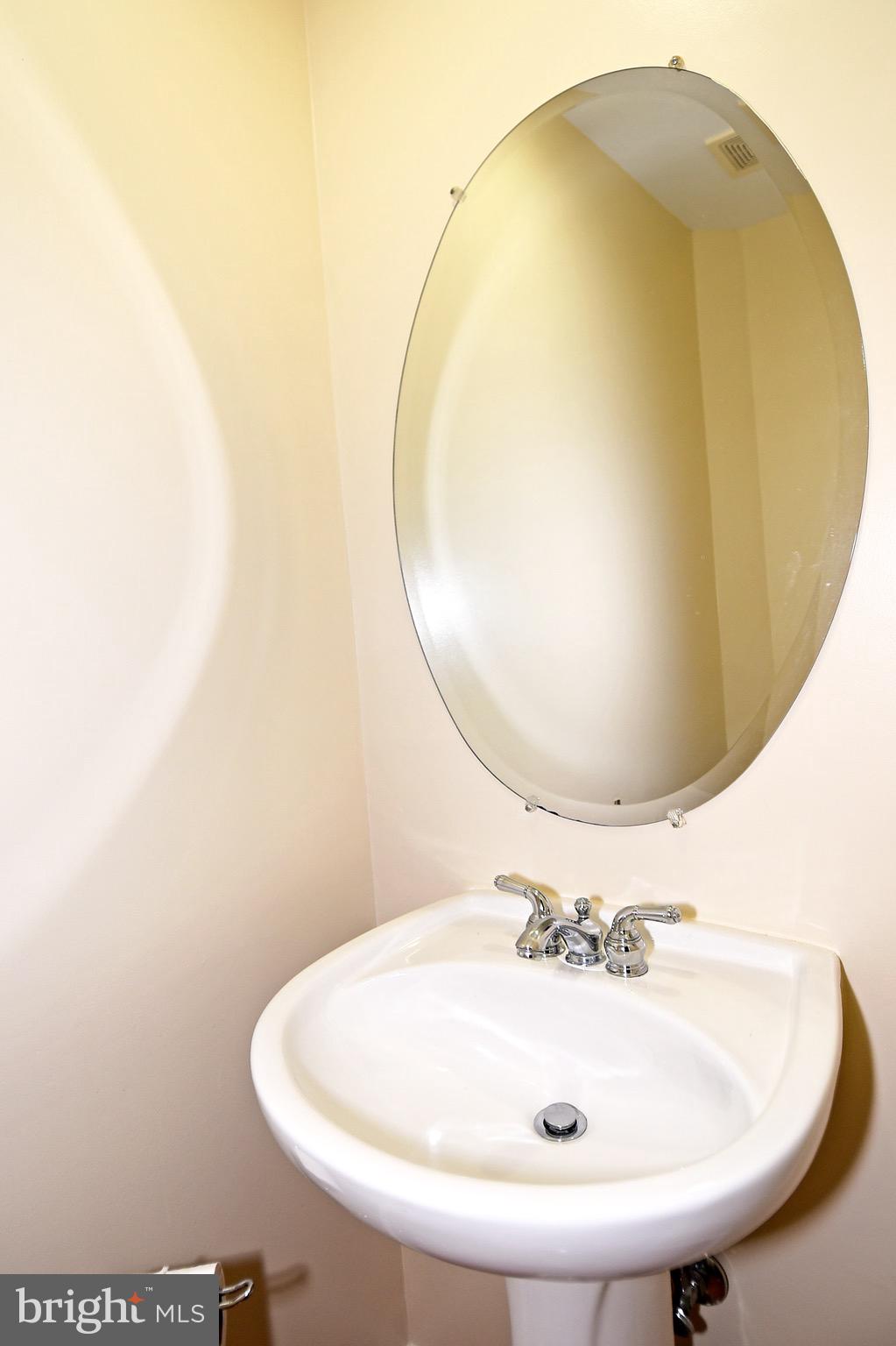 809 G Street Southwest Washington, DC 20024 - Photo 22 of 57 Powder Room