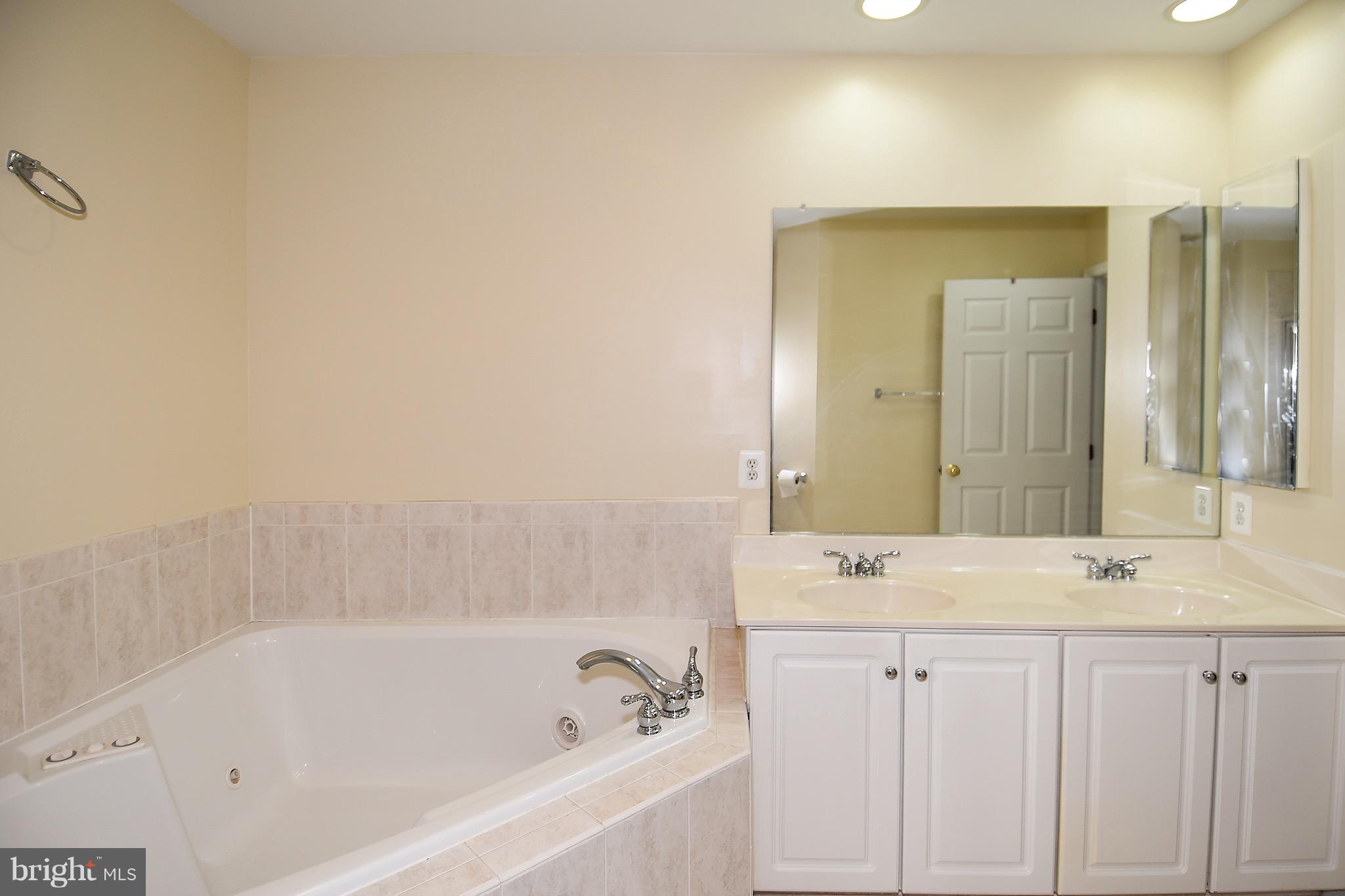 809 G Street Southwest Washington, DC 20024 - Photo 28 of 57 Master Bathroom