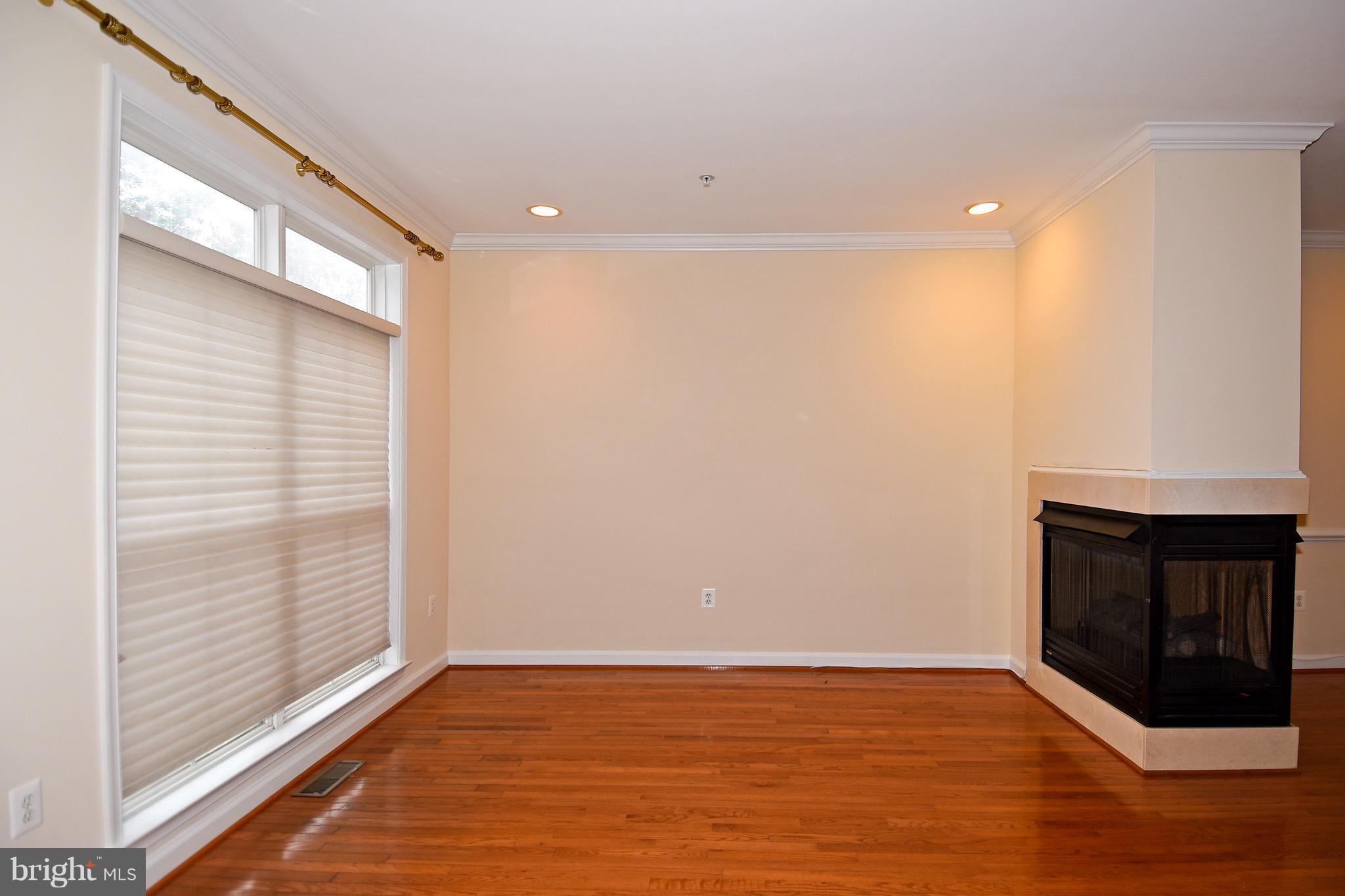 809 G Street Southwest Washington, DC 20024 - Photo 9 of 57 Living Room