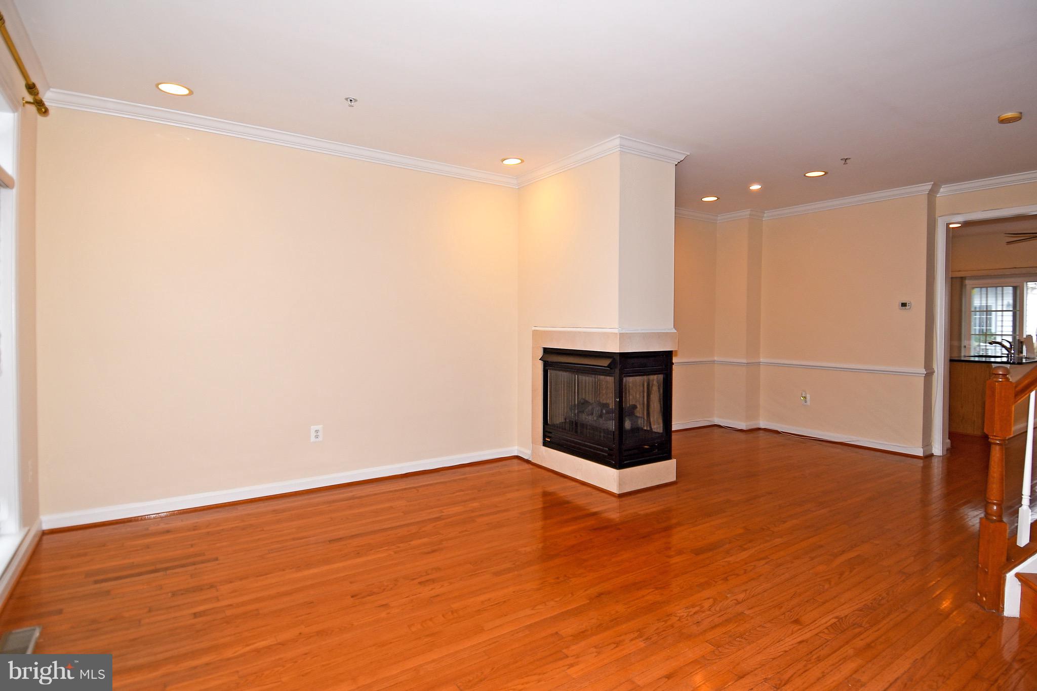 809 G Street Southwest Washington, DC 20024 - Photo 10 of 57 Living/Dining