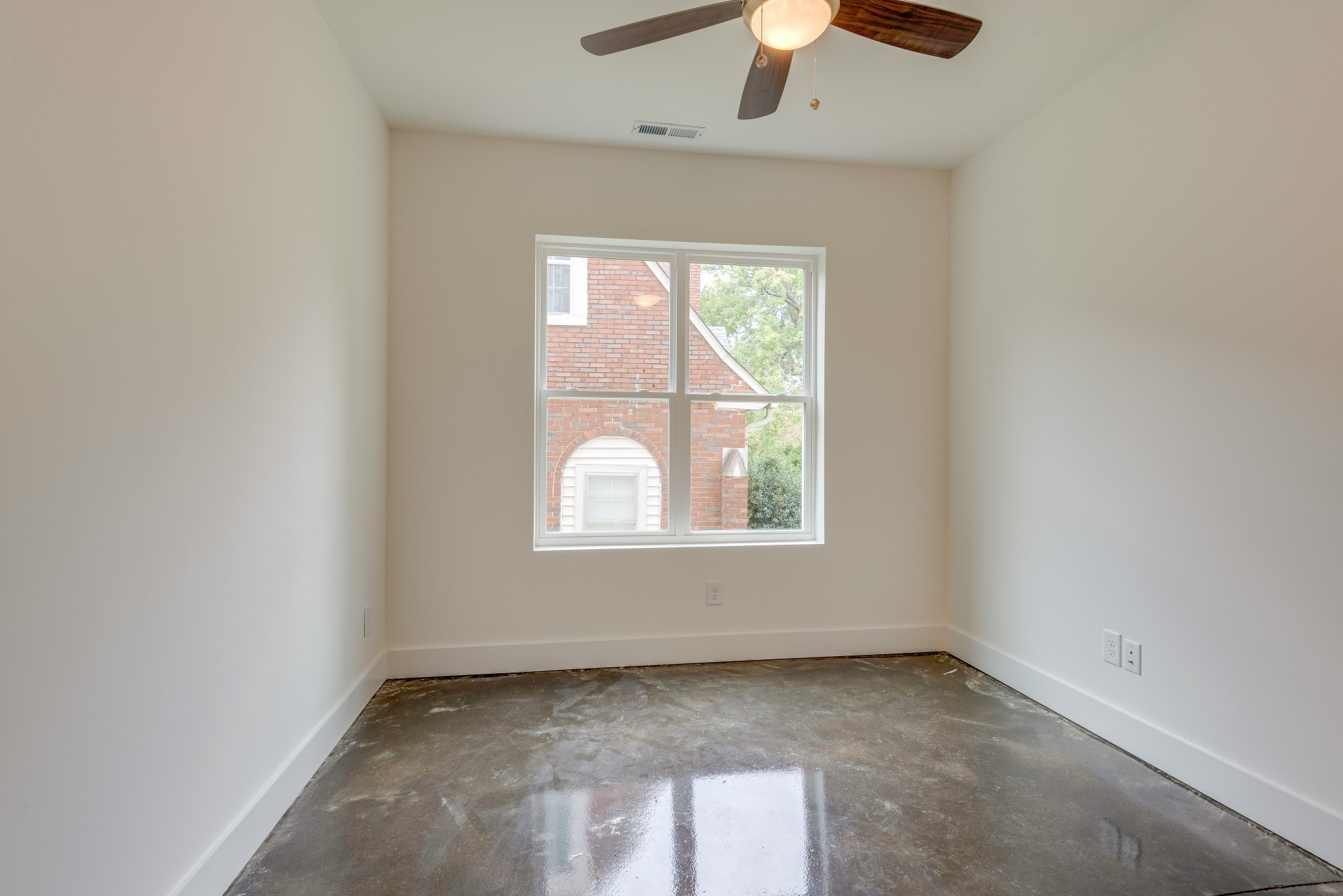 2001 Convent Place, Unit 16 Nashville, TN 37212 - Photo 2 of 24 an empty room with a window