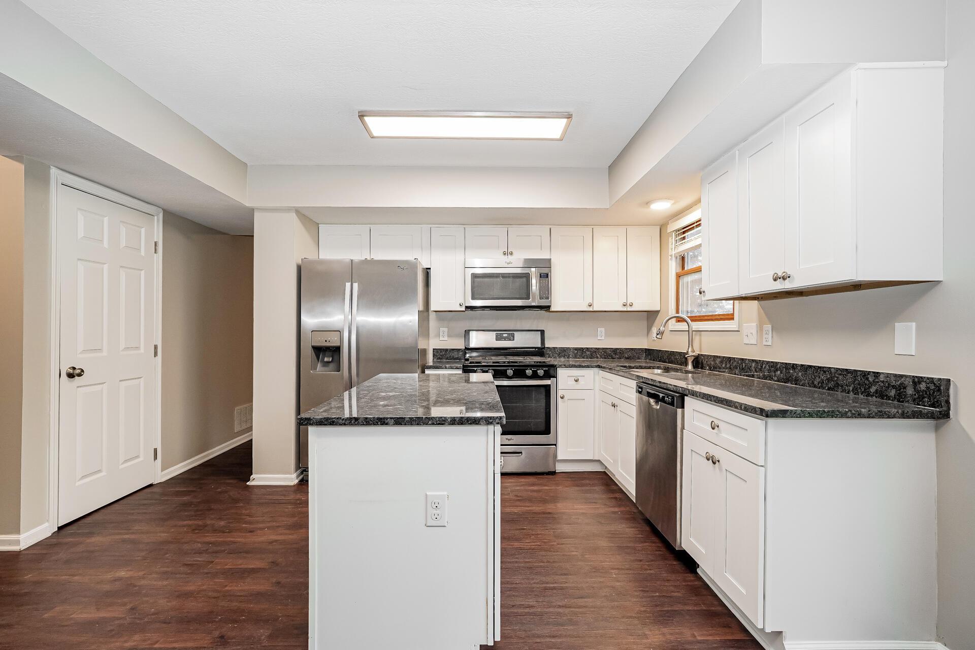 22 Liberty Ridge Avenue Powell, OH 43065 - Photo 6 of 15 6-photo-Kitchen-fcbe48de-779e-4611-b6b2-