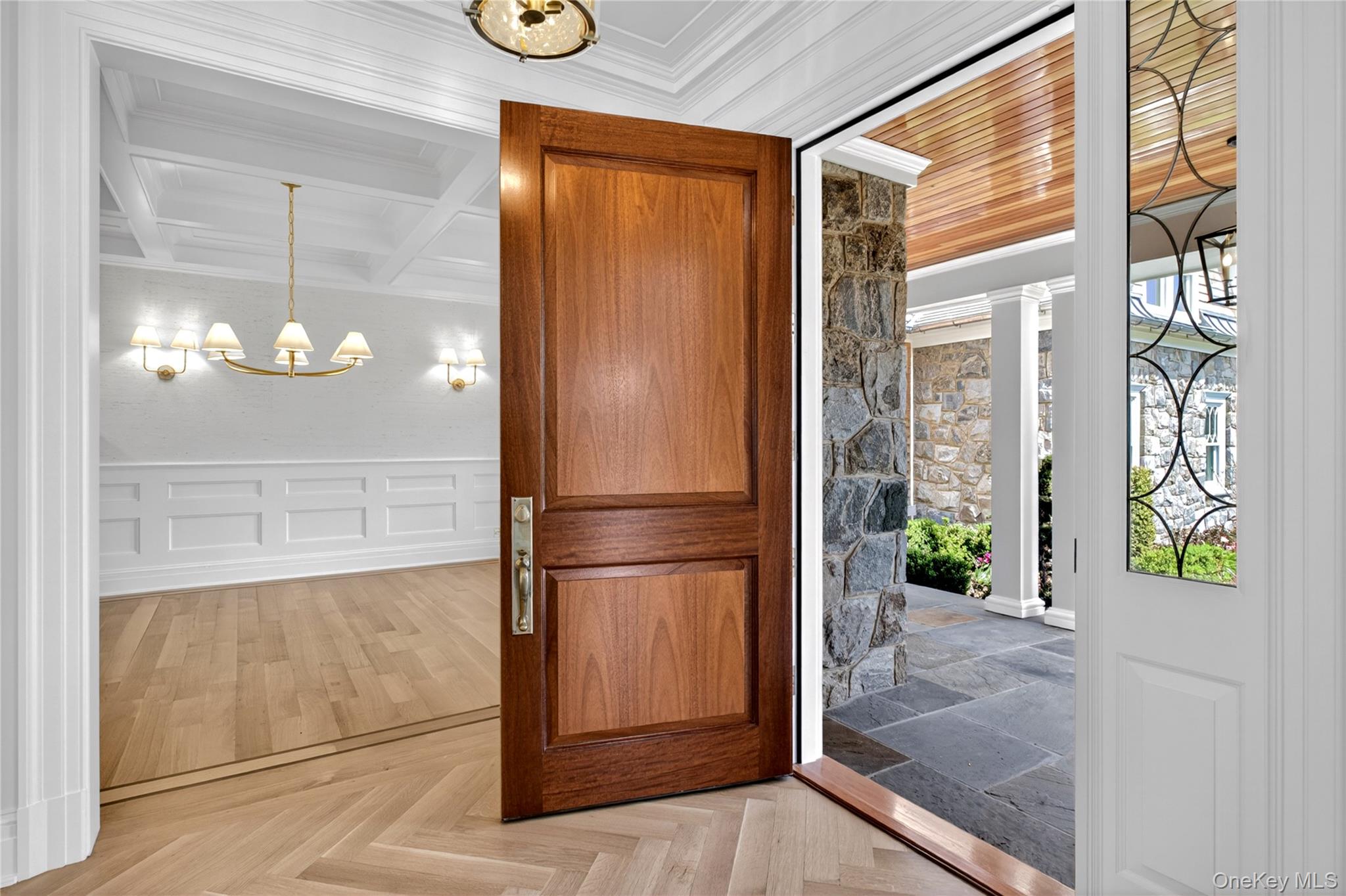 71 Lake Road Manhasset, NY 11030 - Photo 8 of 46
