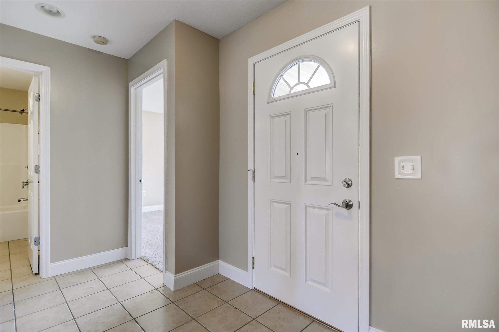 508 Bristol Court Rochester, IL 62563 - Photo 3 of 37