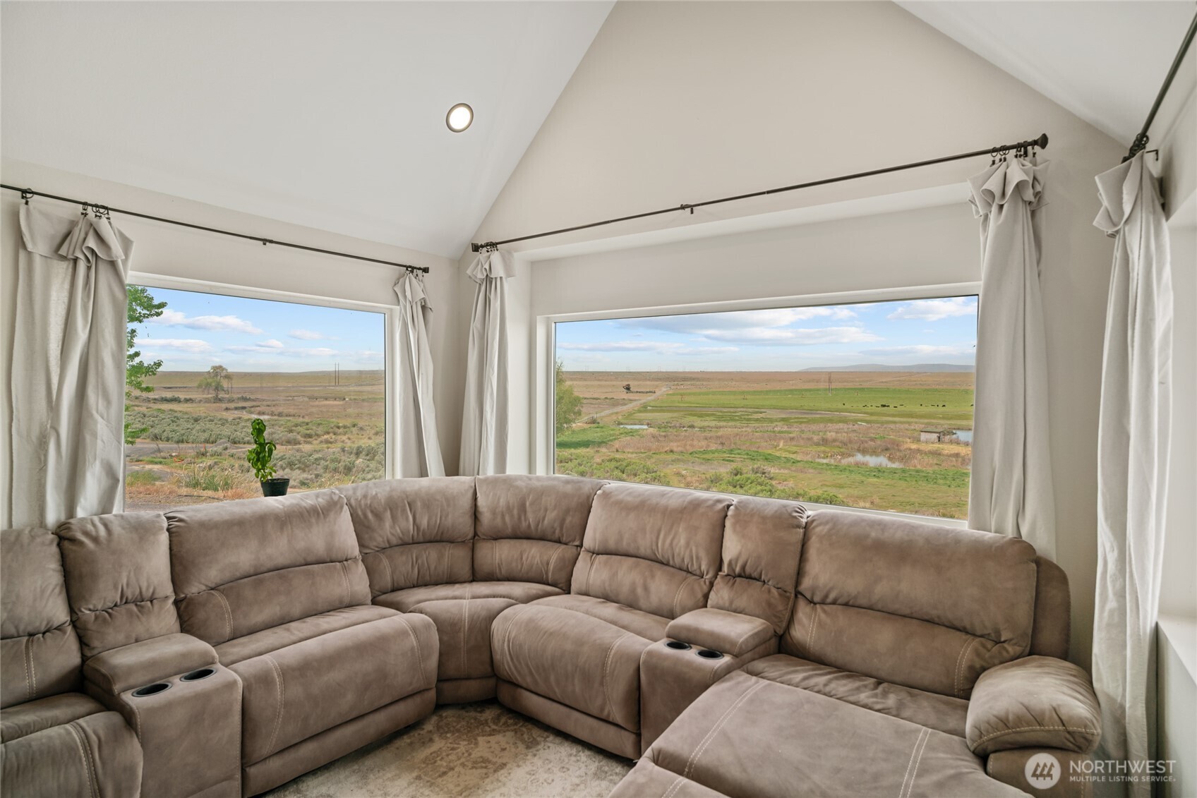 12062 Neppel Road Northeast Soap Lake, WA 98851 - Photo 6 of 35