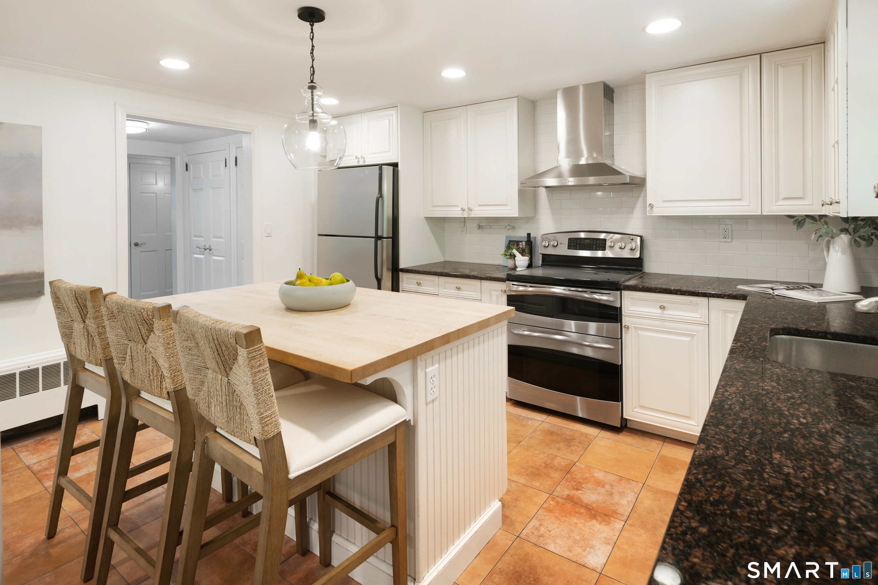 22 Powder Horn Road Norwalk, CT 06850 - Photo 8 of 37