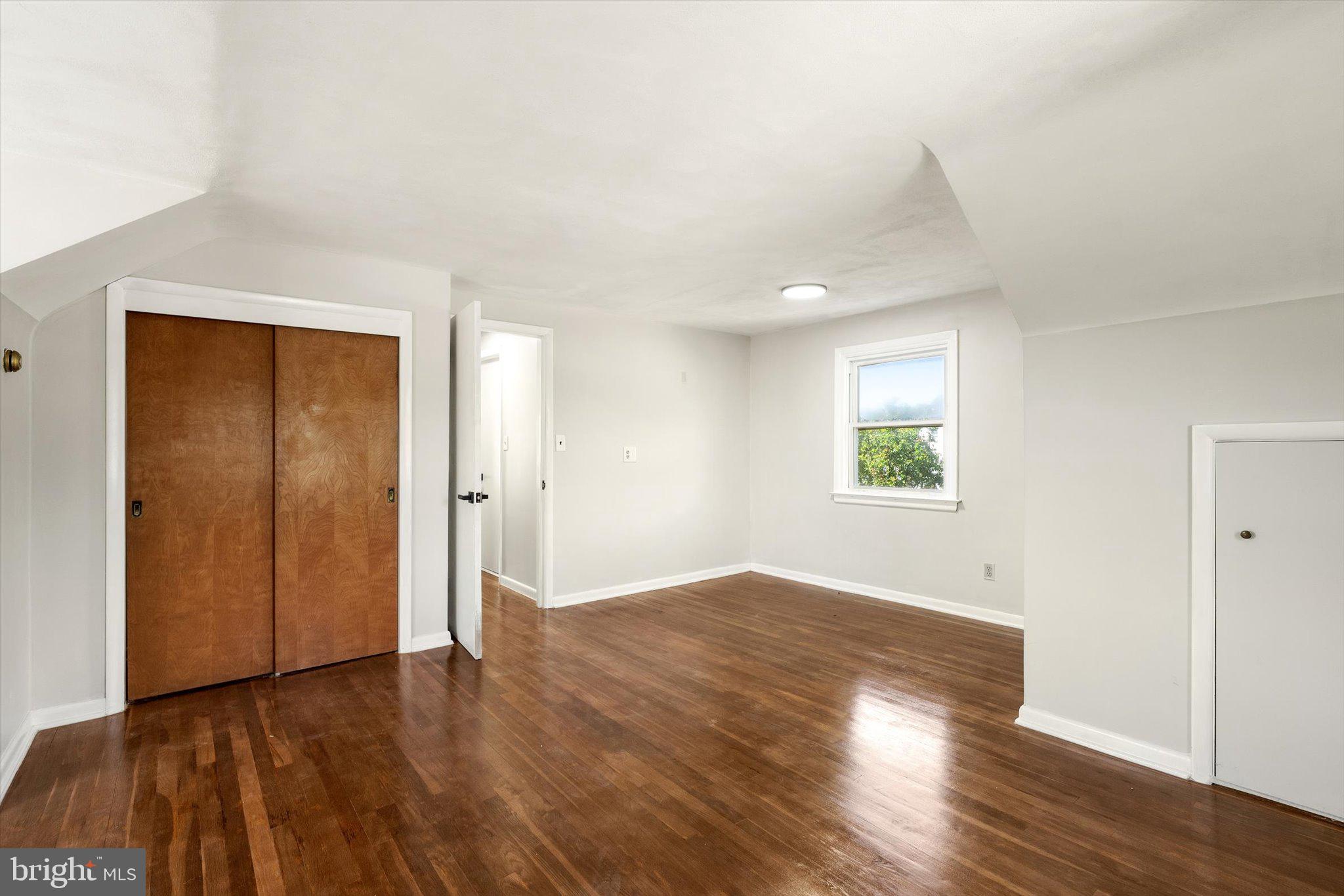 3639 State Extension Trenton, NJ 08619 - Photo 17 of 33 Spacious room with natural light.