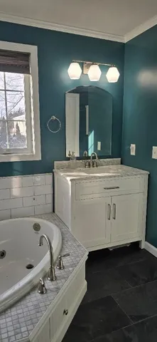 $4,000 | 852 Anthony Road, Portsmouth, RI 02871