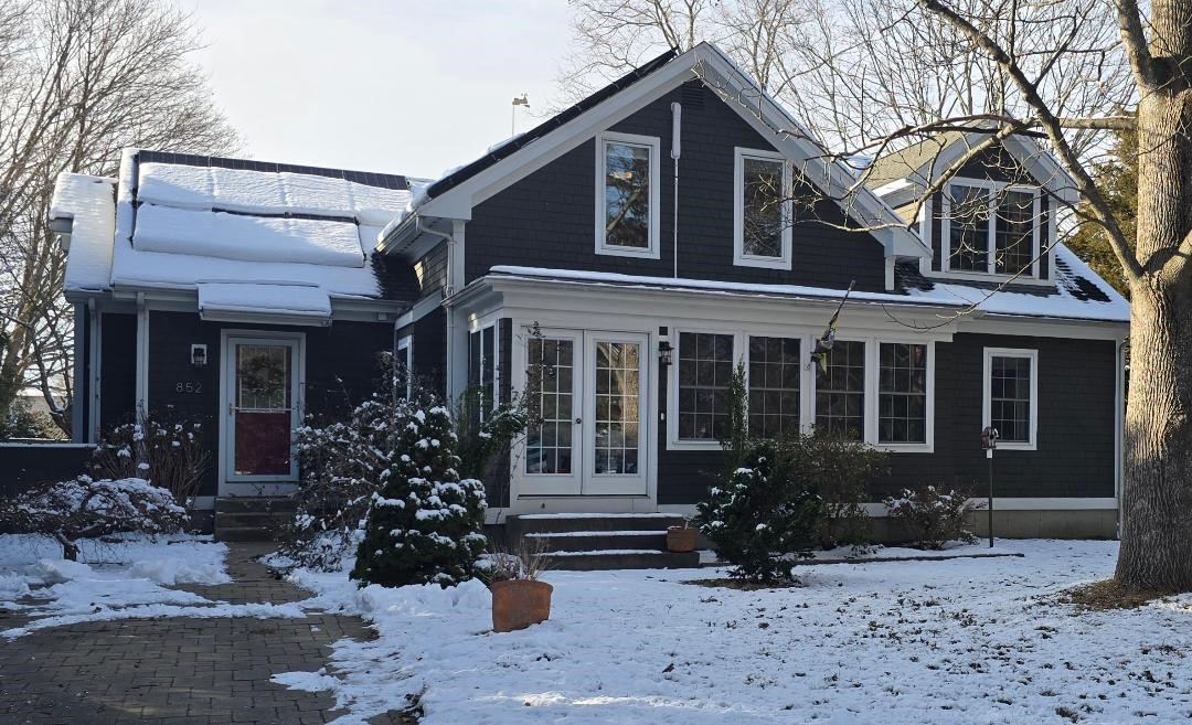 852 Anthony Road Portsmouth, RI 02871 - Photo 33 of 34 Exterior front in winter