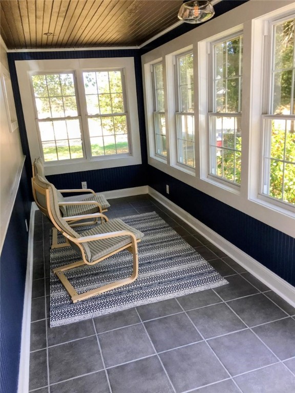 852 Anthony Road Portsmouth, RI 02871 - Photo 10 of 34 Enclosed Porch