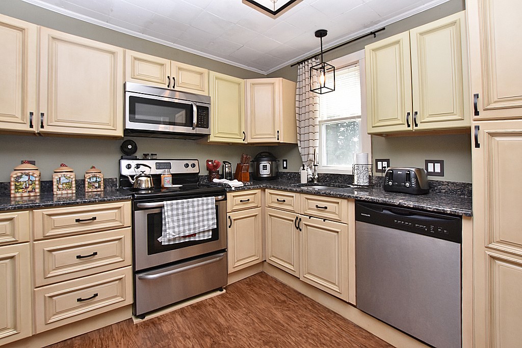 206 Farm Street Woonsocket, RI 02895 - Photo 7 of 16
