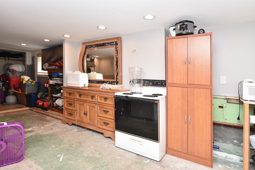 206 Farm Street Woonsocket, RI 02895 - Photo 9 of 16