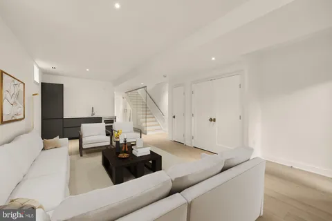 $4,500,000 | 329 8th Street Northeast, Washington, DC 20002