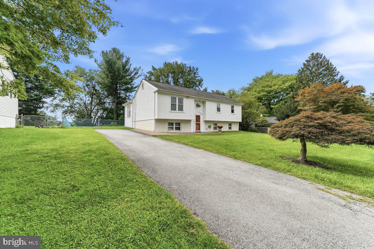 402 Farmhouse Road Downingtown, PA 19335 - Photo 2 of 39 Gallery Image 2