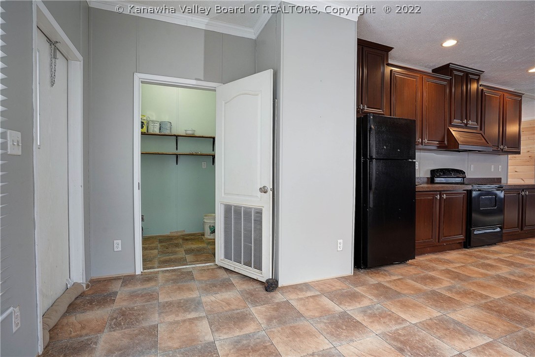 9301 Charleston Road Walton, WV 25286 - Photo 12 of 28 Gallery Image 12