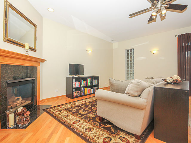 1300 West Fillmore Street, Unit 2 Chicago, IL 60607 - Photo 9 of 24