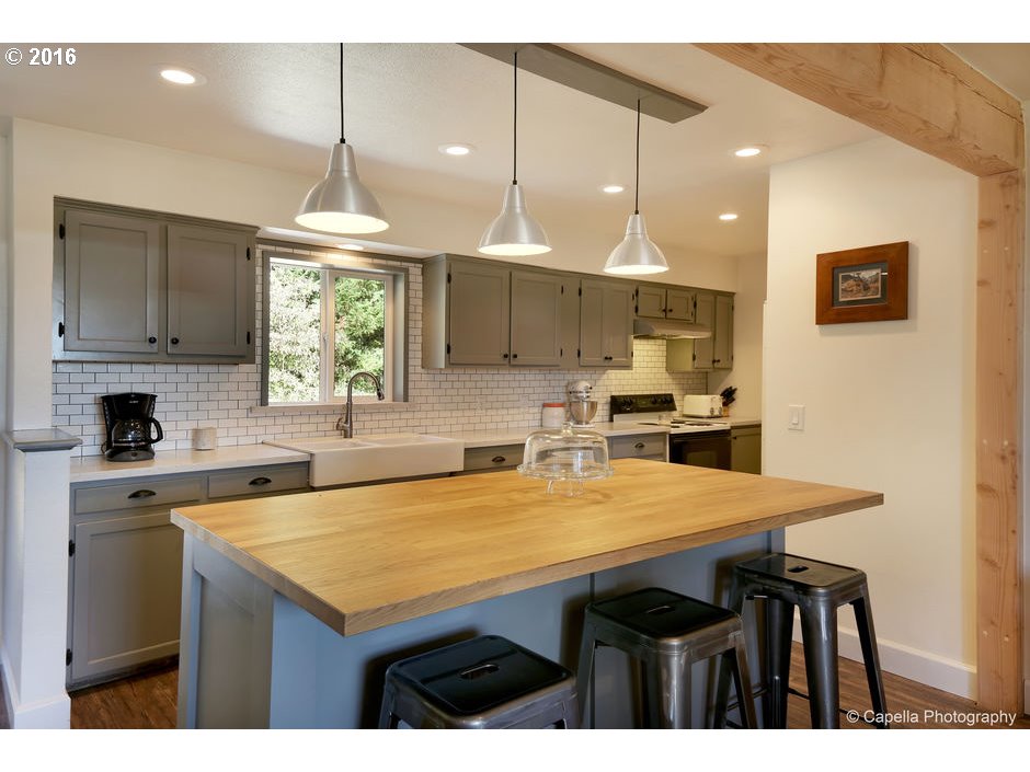 8450 Northwest Meadowlake Road Carlton, OR 97111 - Photo 3 of 23 Gallery Image 3