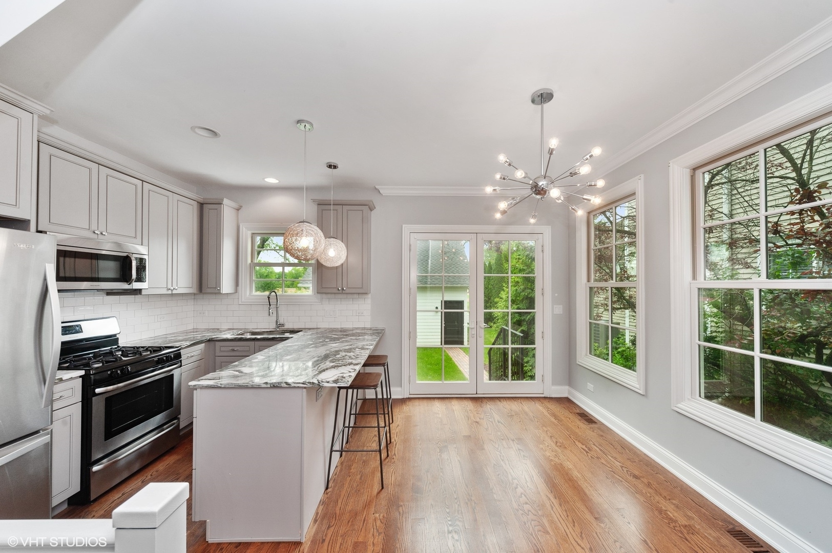 1439 North McKinley Road Lake Forest, IL 60045 - Photo 8 of 19