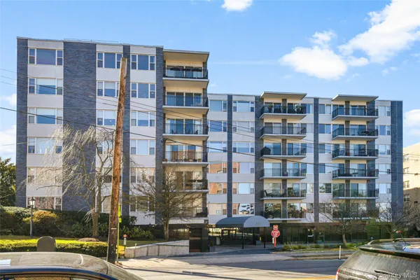 $325,000 | 20 Old Mamaroneck Road, Unit 7G, White Plains, NY 10605