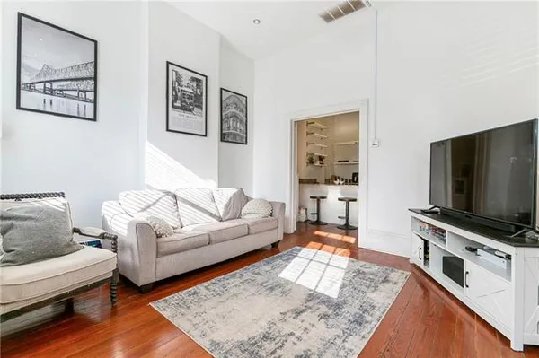 $1,700 | 1011 Toledano Street, New Orleans, LA 70115