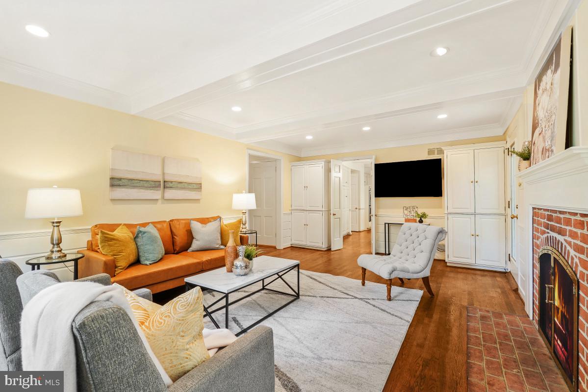8006 Greentree Road Bethesda, MD 20817 - Photo 20 of 44 Family Room