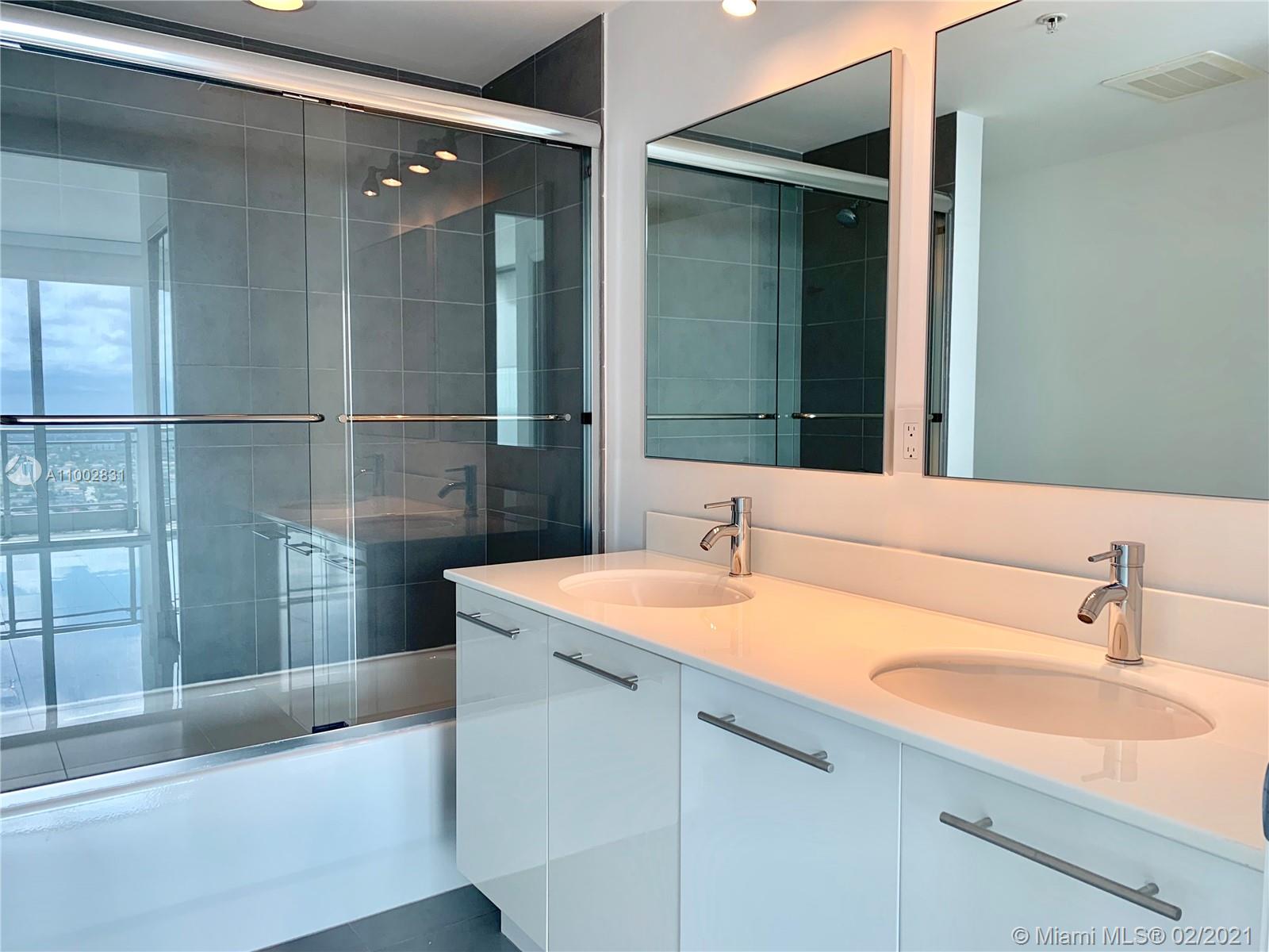 92 Southwest 3rd Street, Unit 4207 Miami, FL 33130 - Photo 2 of 14 Gallery Image 2