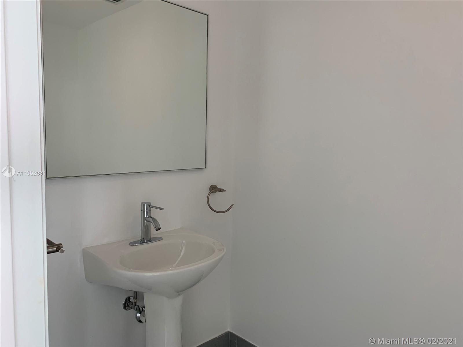 92 Southwest 3rd Street, Unit 4207 Miami, FL 33130 - Photo 12 of 14 Gallery Image 12