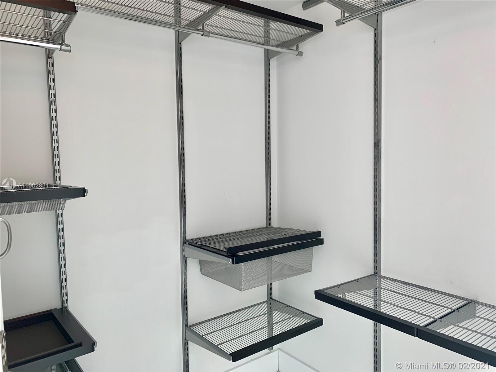 92 Southwest 3rd Street, Unit 4207 Miami, FL 33130 - Photo 4 of 14 Gallery Image 4