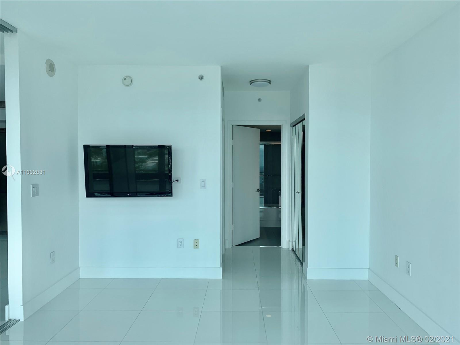 92 Southwest 3rd Street, Unit 4207 Miami, FL 33130 - Photo 5 of 14 Gallery Image 5