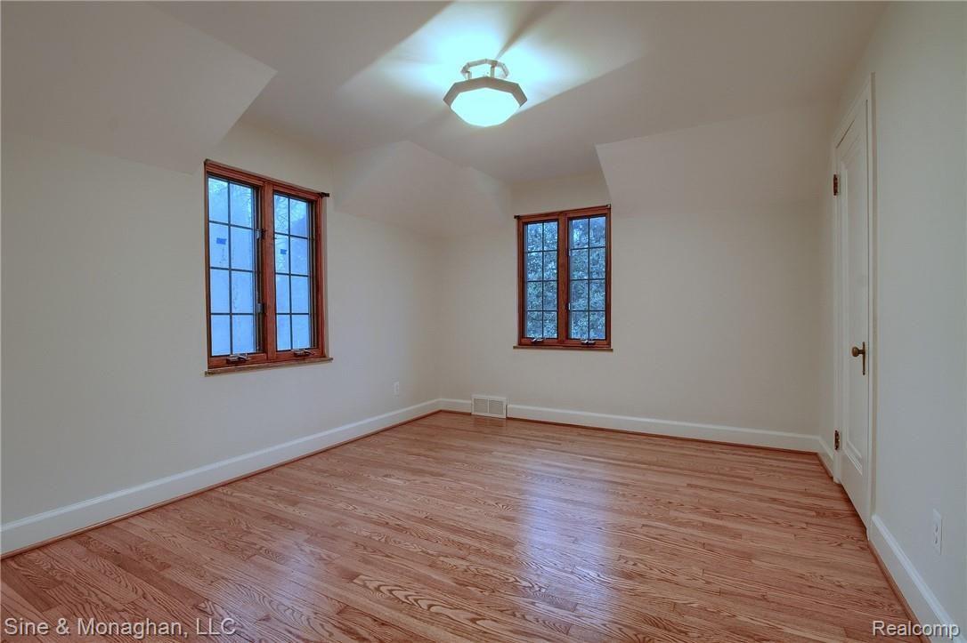 524 Barrington Road Grosse Pointe, MI 48230 - Photo 20 of 57 22-4th Bedroom.jpg