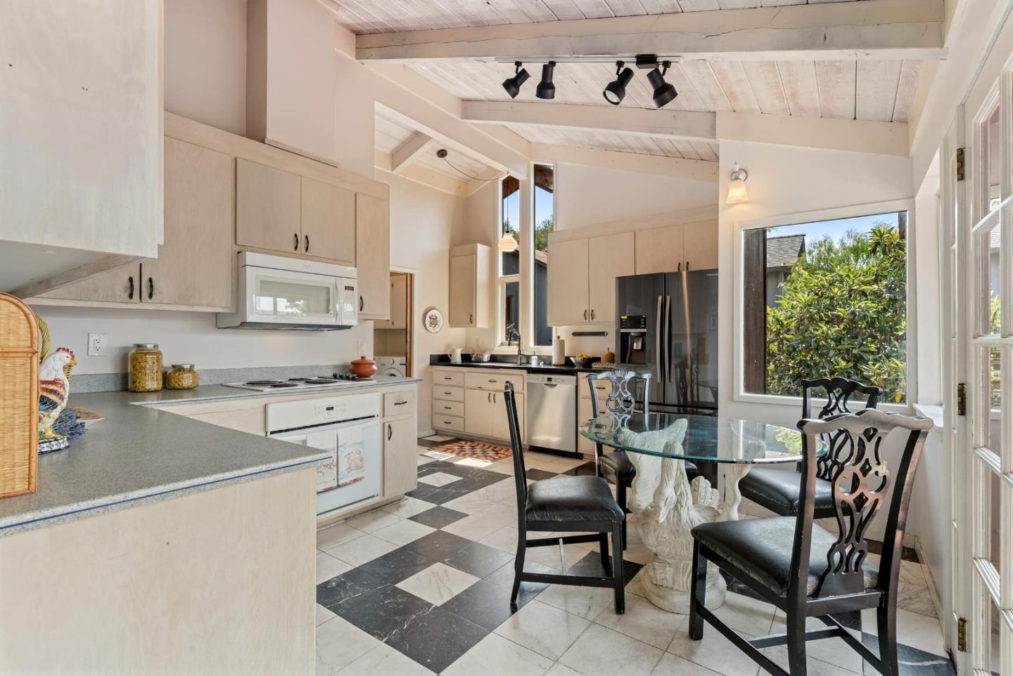 37 Poppy Road Carmel Valley, CA 93924 - Photo 8 of 50 Gallery Image 8