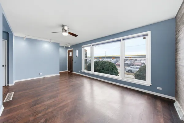 $2,900 | 4605 South Laramie Avenue, Chicago, IL 60638