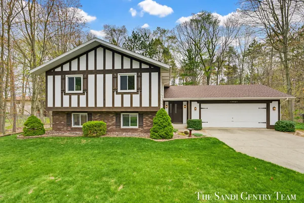 $379,900 | 15967 Ryan Drive, Holland, MI 49424