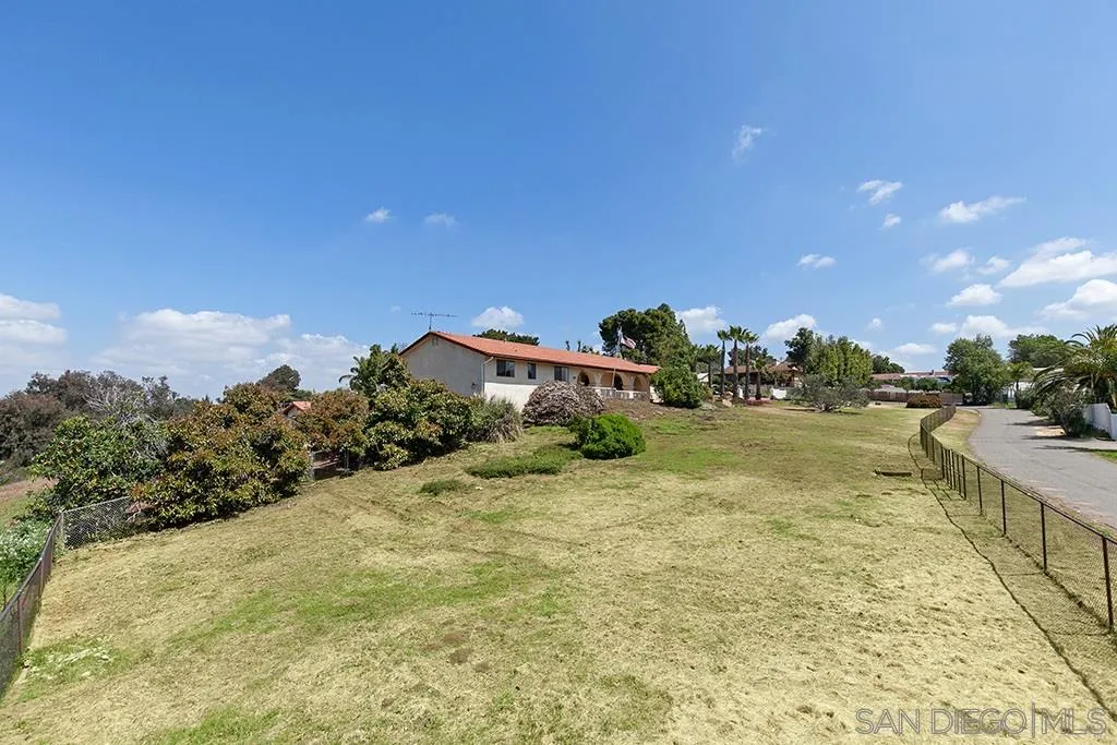406 Mason Road Vista, CA 92084 - Photo 3 of 25 Gallery Image 3