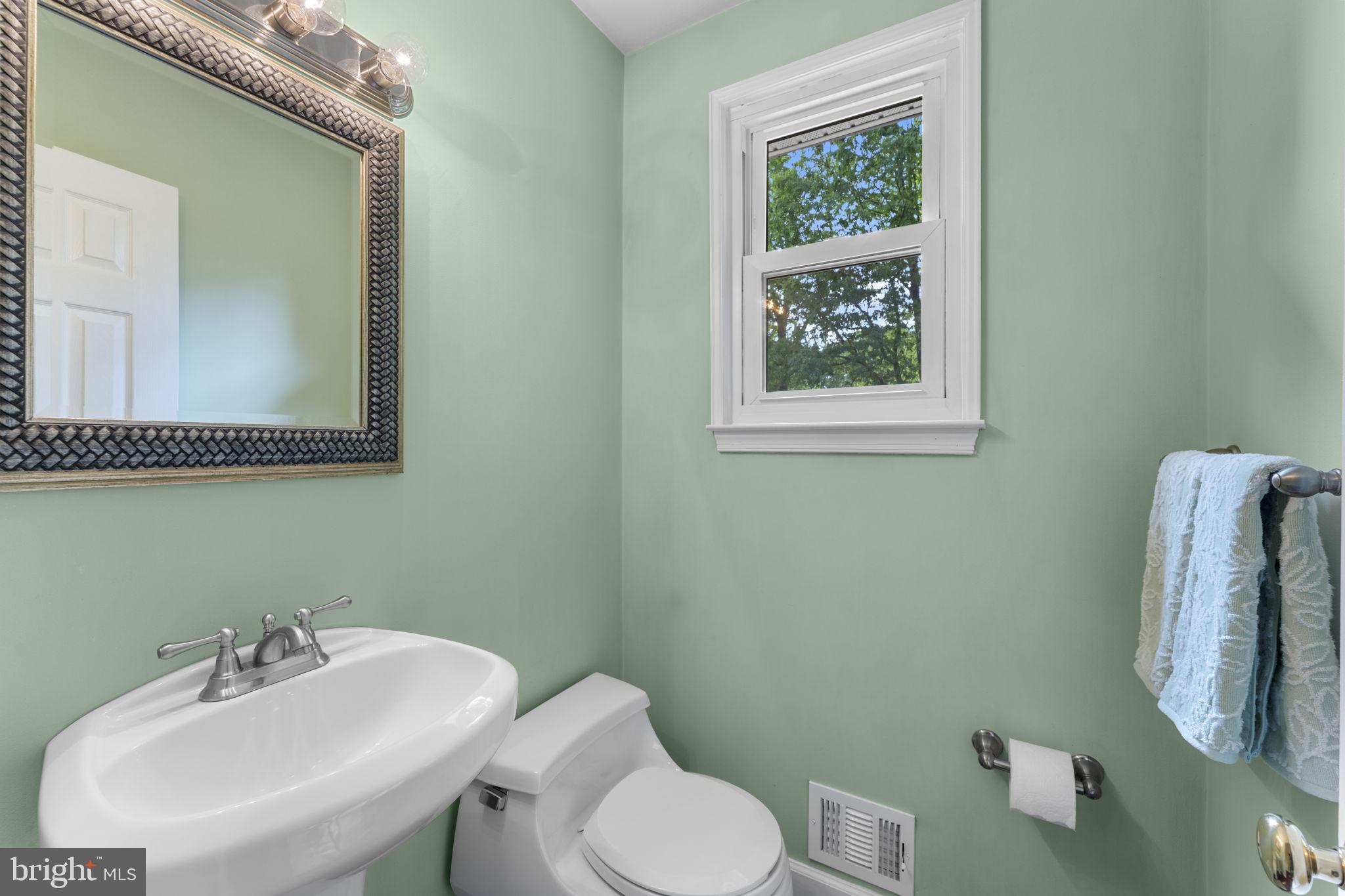 9801 Pulham Road Burke, VA 22015 - Photo 18 of 63 a bathroom with a toilet sink and mirror