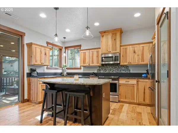 $700,000 | 13135 Southeast Winston Road, Damascus, OR 97089