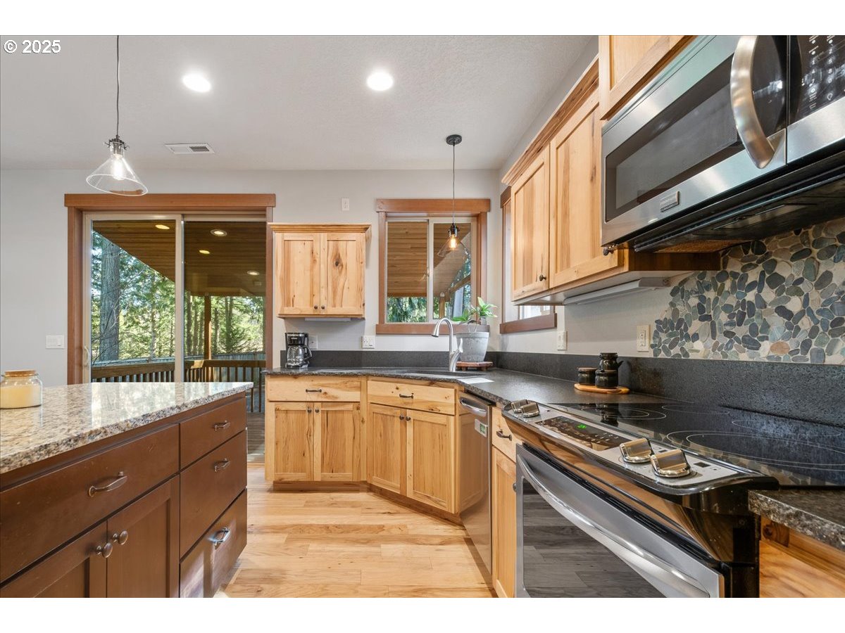 13135 Southeast Winston Road Damascus, OR 97089 - Photo 12 of 48