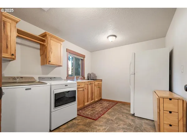 $700,000 | 13135 Southeast Winston Road, Damascus, OR 97089