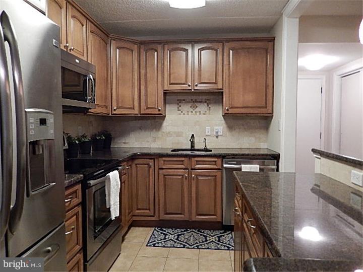 137 Riversedge Drive Norristown, PA 19403 - Photo 1 of 23 Kitchen