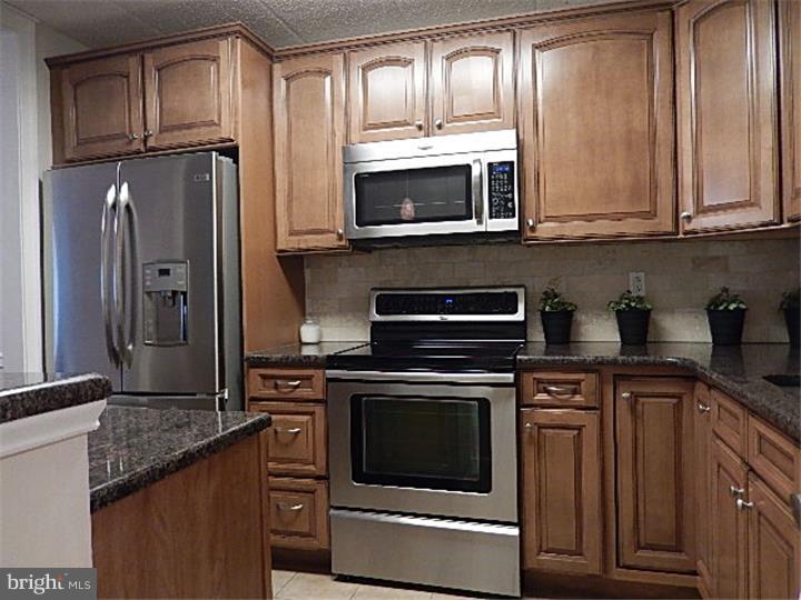 137 Riversedge Drive Norristown, PA 19403 - Photo 3 of 23 Kitchen