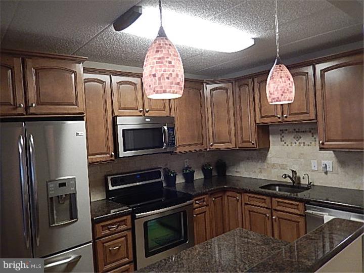 137 Riversedge Drive Norristown, PA 19403 - Photo 4 of 23 Kitchen