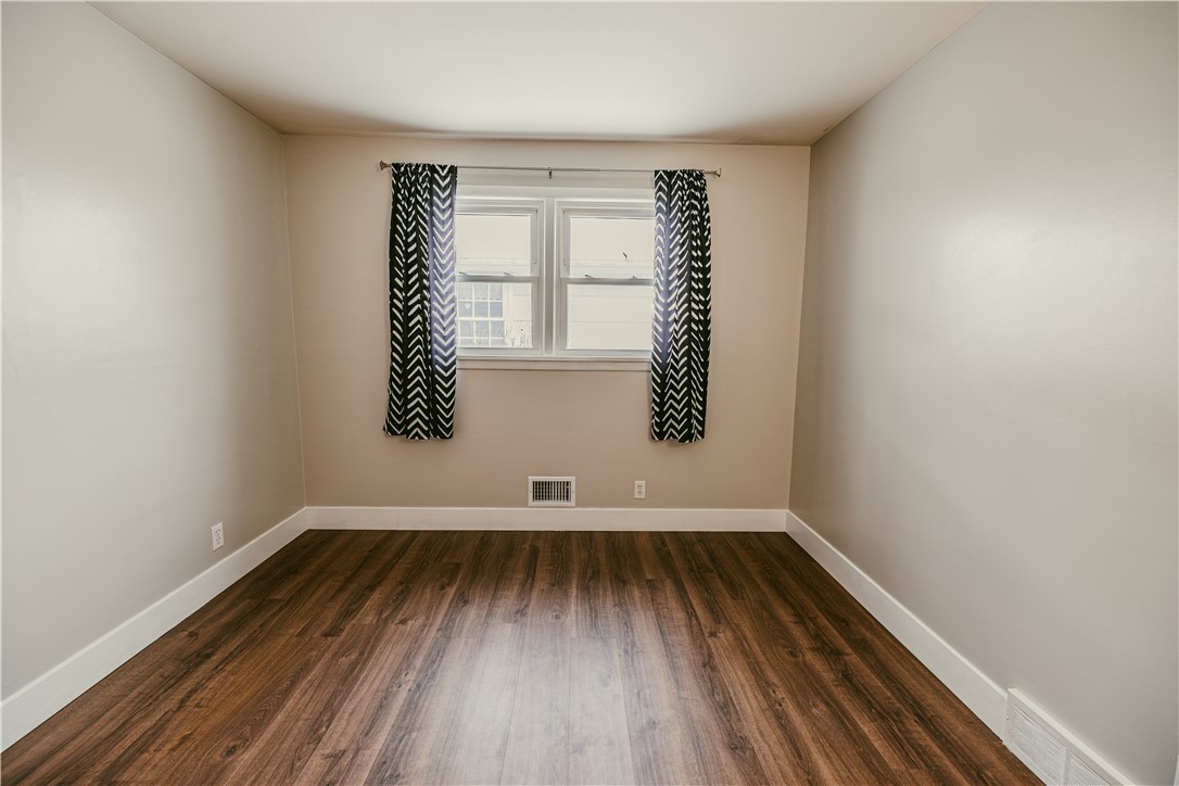 25 Walnut Park Irondequoit, NY 14622 - Photo 7 of 18