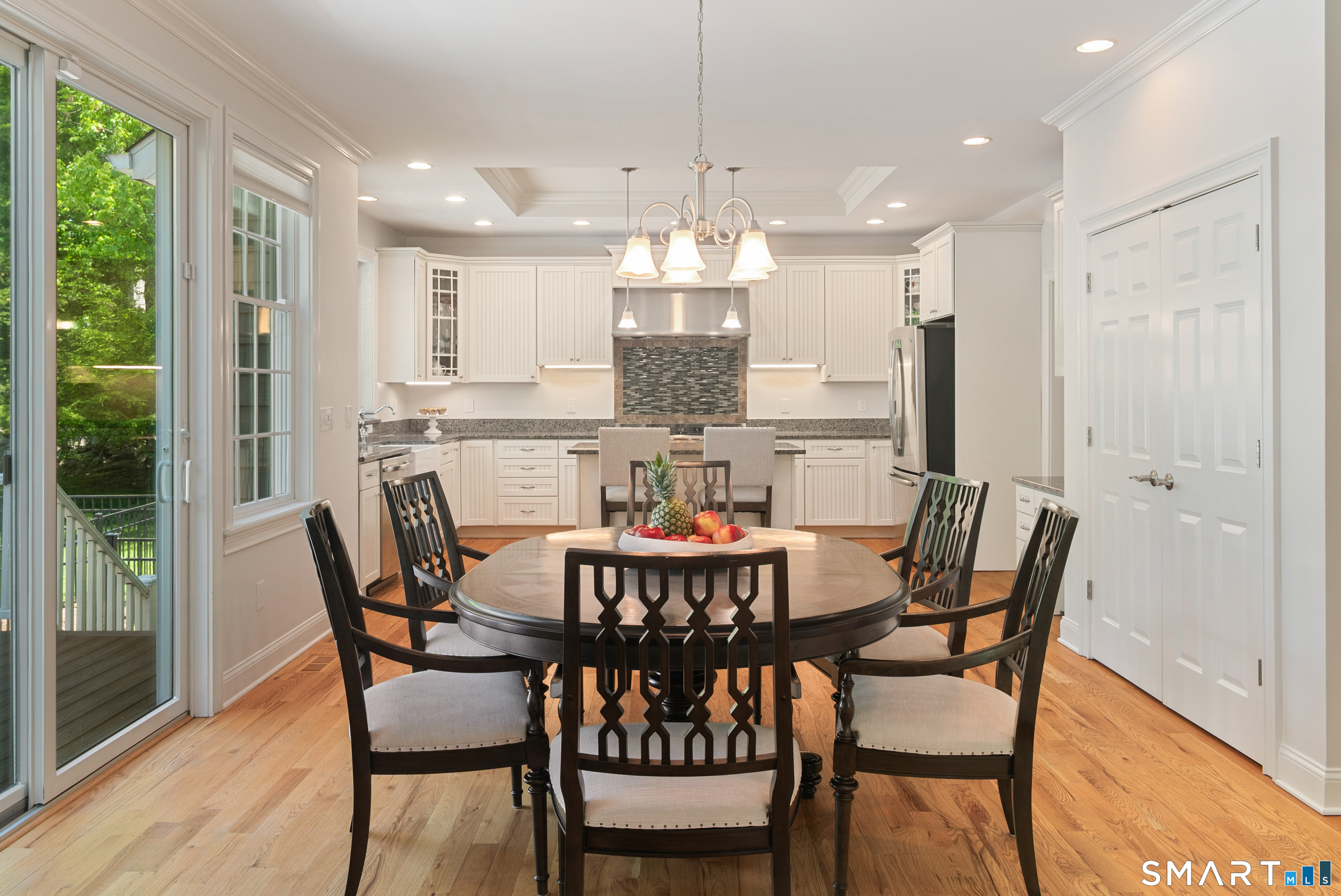 47 Summit Ridge Road Stamford, CT 06902 - Photo 4 of 40 Gallery Image 4