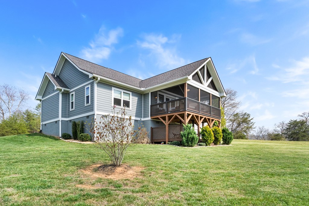 958 New Forest Road Young Harris, GA 30582 - Photo 4 of 44 a front view of a house with garden