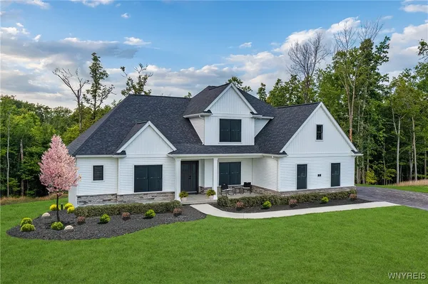 $715,000 | 3863 Ridgeland Drive, Wheatfield, NY 14120