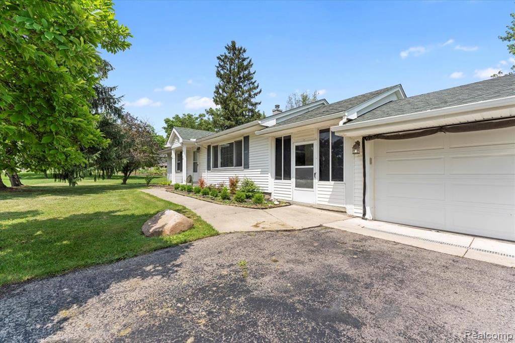 25952 Power Road Farmington Hills, MI 48336 - Photo 2 of 23