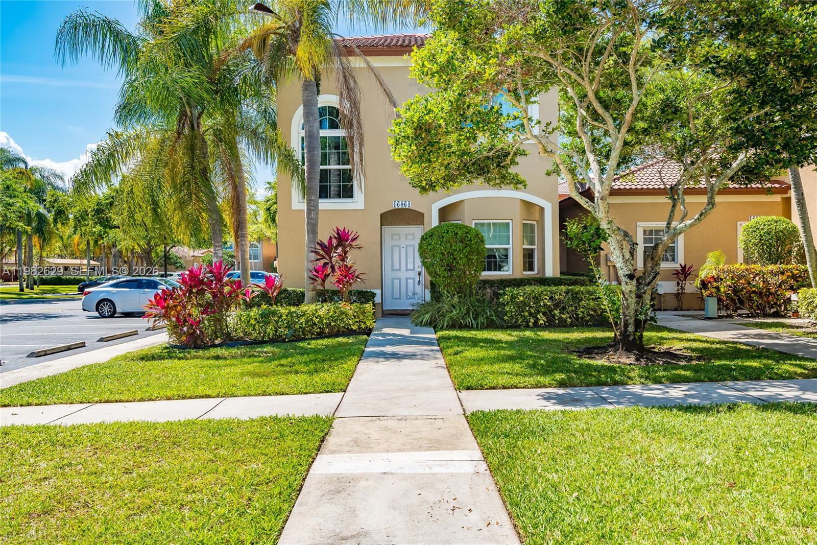 16061 Emerald Cove Road, Unit 16061 Weston, FL 33331 - Photo 2 of 37