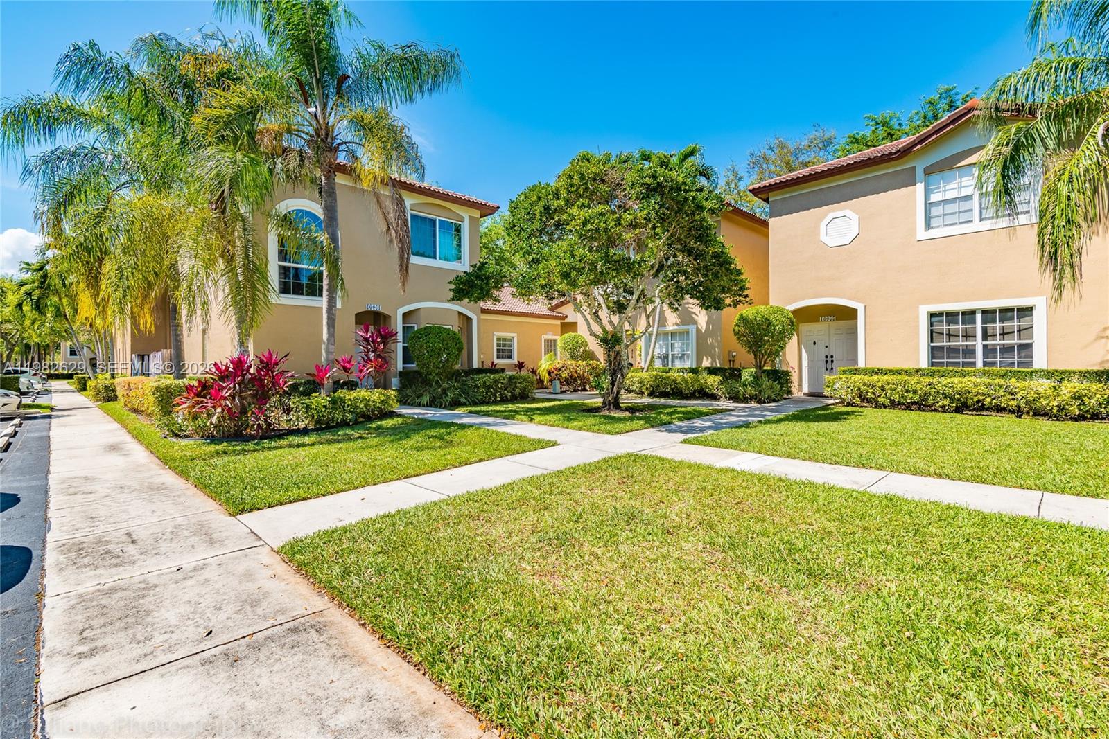 16061 Emerald Cove Road, Unit 16061 Weston, FL 33331 - Photo 3 of 37