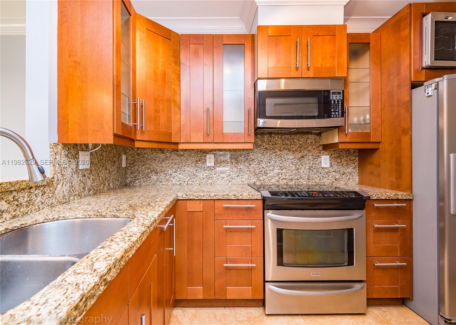 16061 Emerald Cove Road, Unit 16061 Weston, FL 33331 - Photo 7 of 37